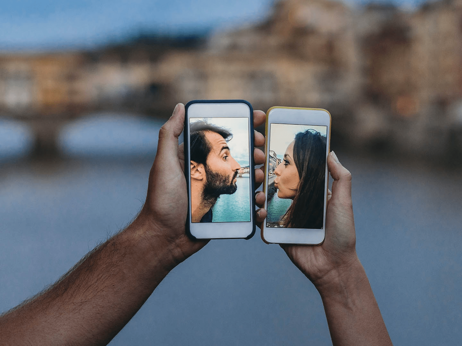 Mora fora do país e está se relacionando com um brasileiro? Conheça o serviço de localização de pessoas no exterior