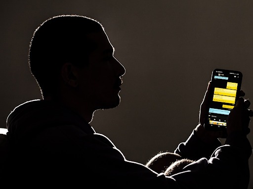 Como-se-proteger-de-golpes-em-apps-de-relacionamento