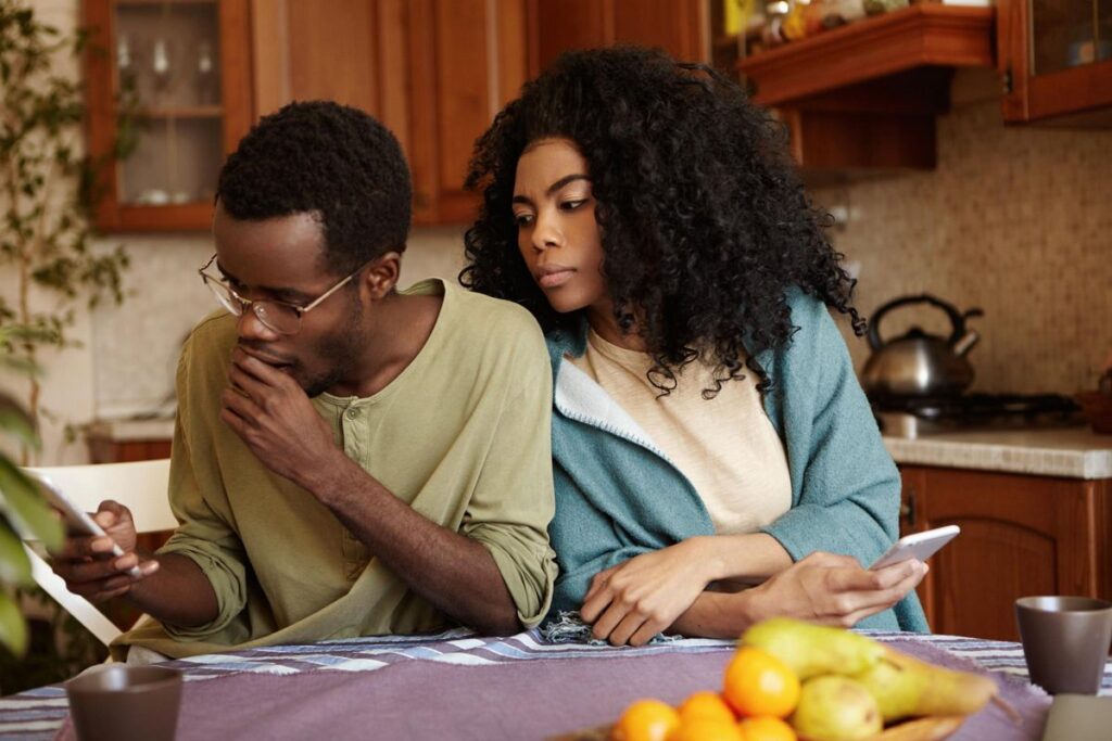 O que pode ser considerado uma traição virtual?